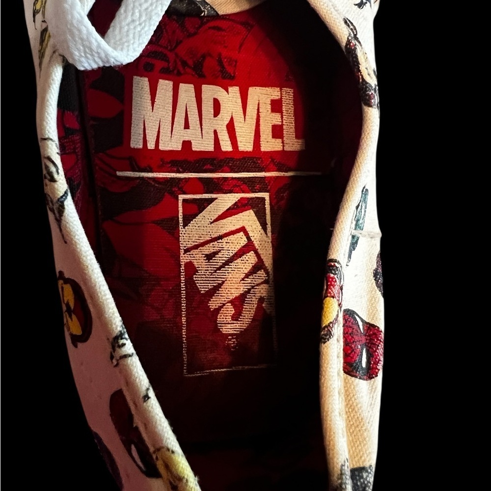 Size 9.5- VANS Authentic x Marvel Heads 2018 Men 9.5 Women 11 - Picture 2 of 5
